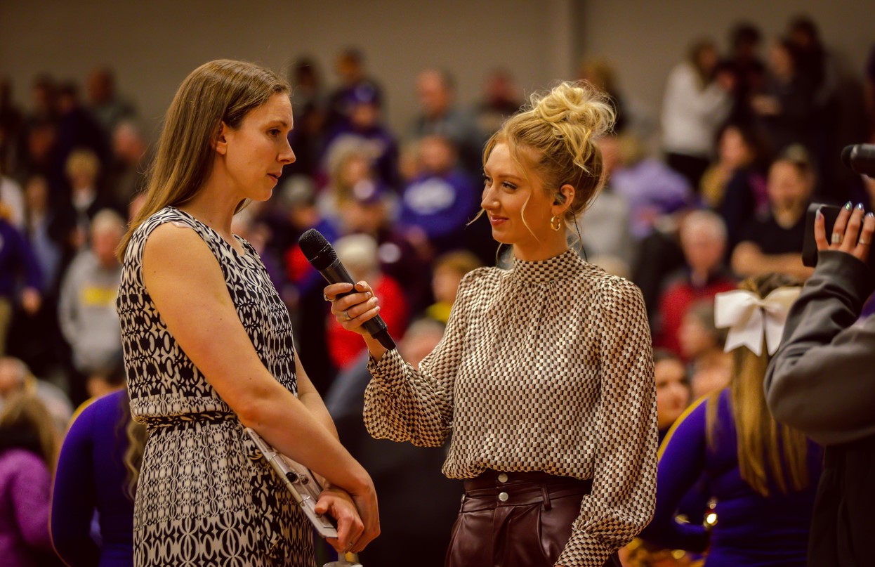 Au Grad Mackenzie Pflum Working Her Way To Sideline Reporter Goal With